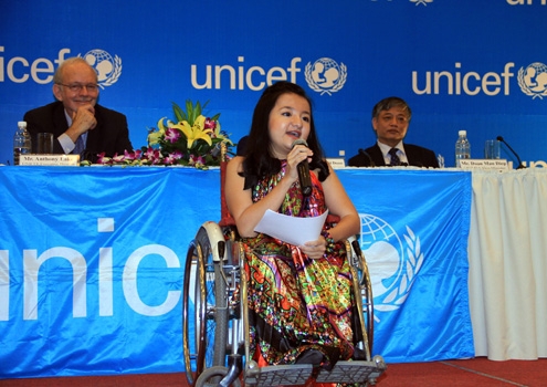 Nguyễn Phương Anh, jeune handicapée exemplaire du monde